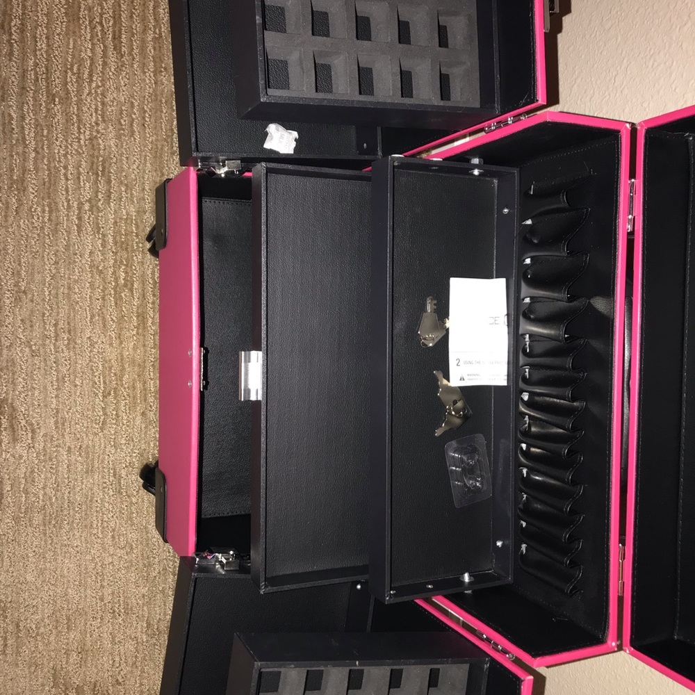 Makeup Train - Picture 7 of 7